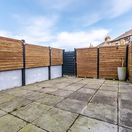4br Home,contractor Friendly With Parking Holiday home Bradford (West Yorkshire)