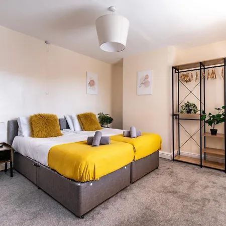 4br Home,contractor Friendly With Parking * Bradford (West Yorkshire)