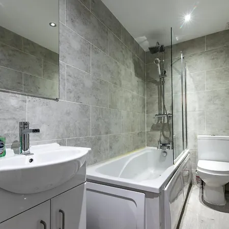 4br Home,contractor Friendly With Parking *