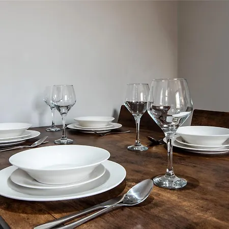 4br Home,contractor Friendly With Parking *